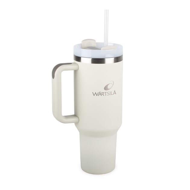 Large Insulating Cup w straw